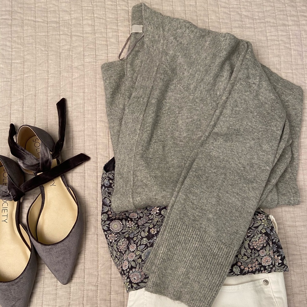 DONATING 11/21 MAKE OFFER ! Loft cardigan
